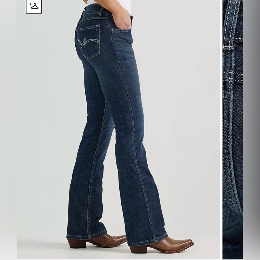 Wrangler Mae Low Rise Slim Bootcut Jeans. EUC. Size  1 (actual 26x31)